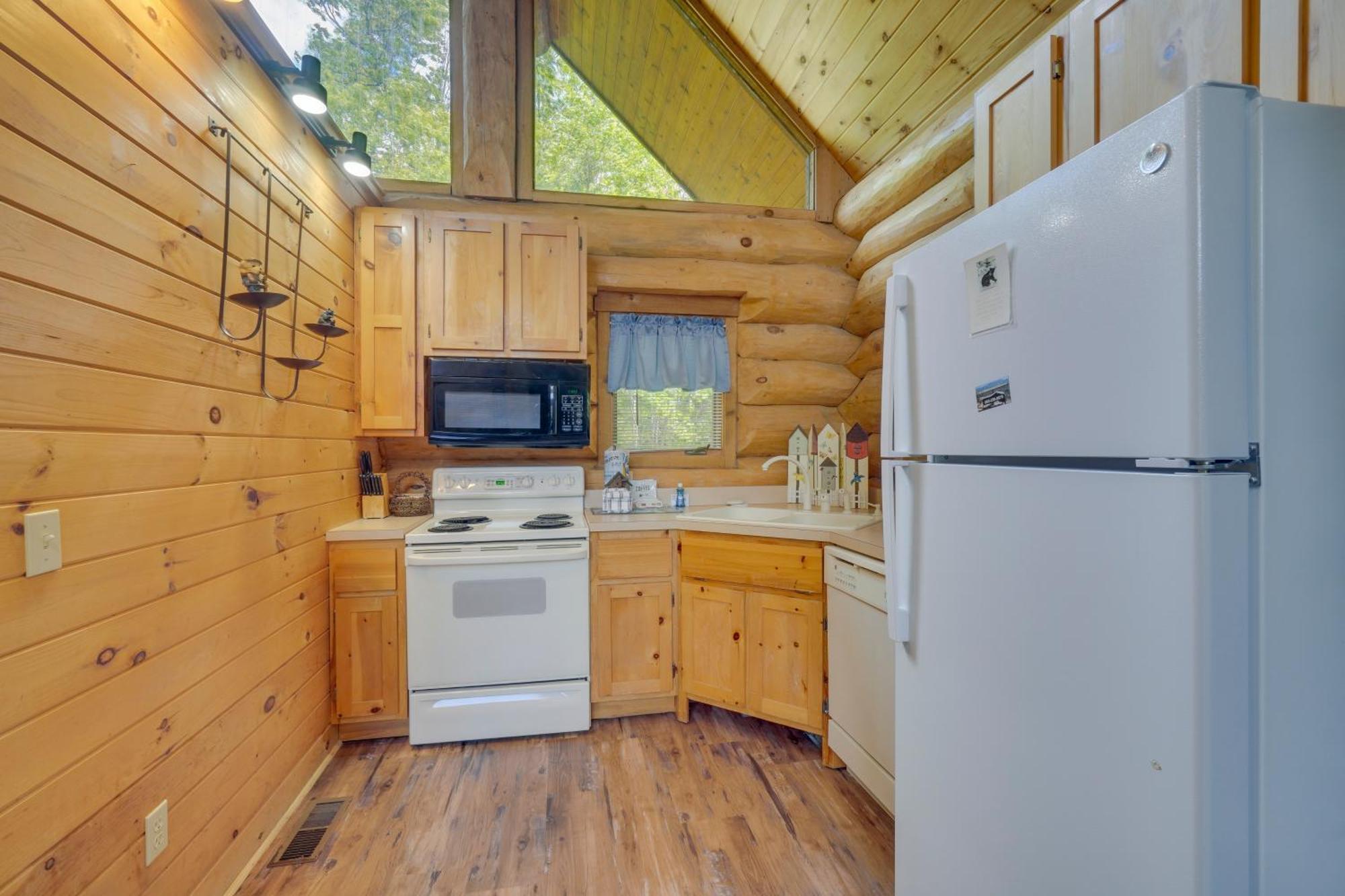 Gatlinburg Cabin With Hot Tub About 11 Miles To Downtown Luaran gambar
