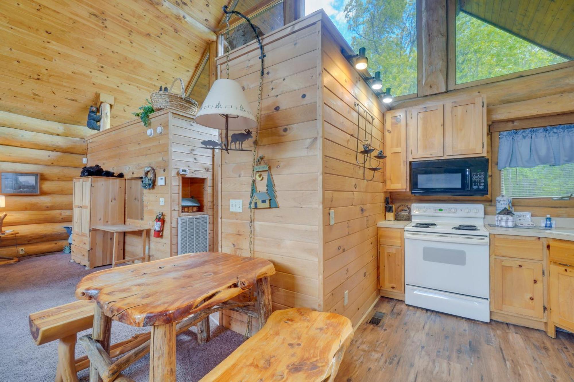 Gatlinburg Cabin With Hot Tub About 11 Miles To Downtown Luaran gambar