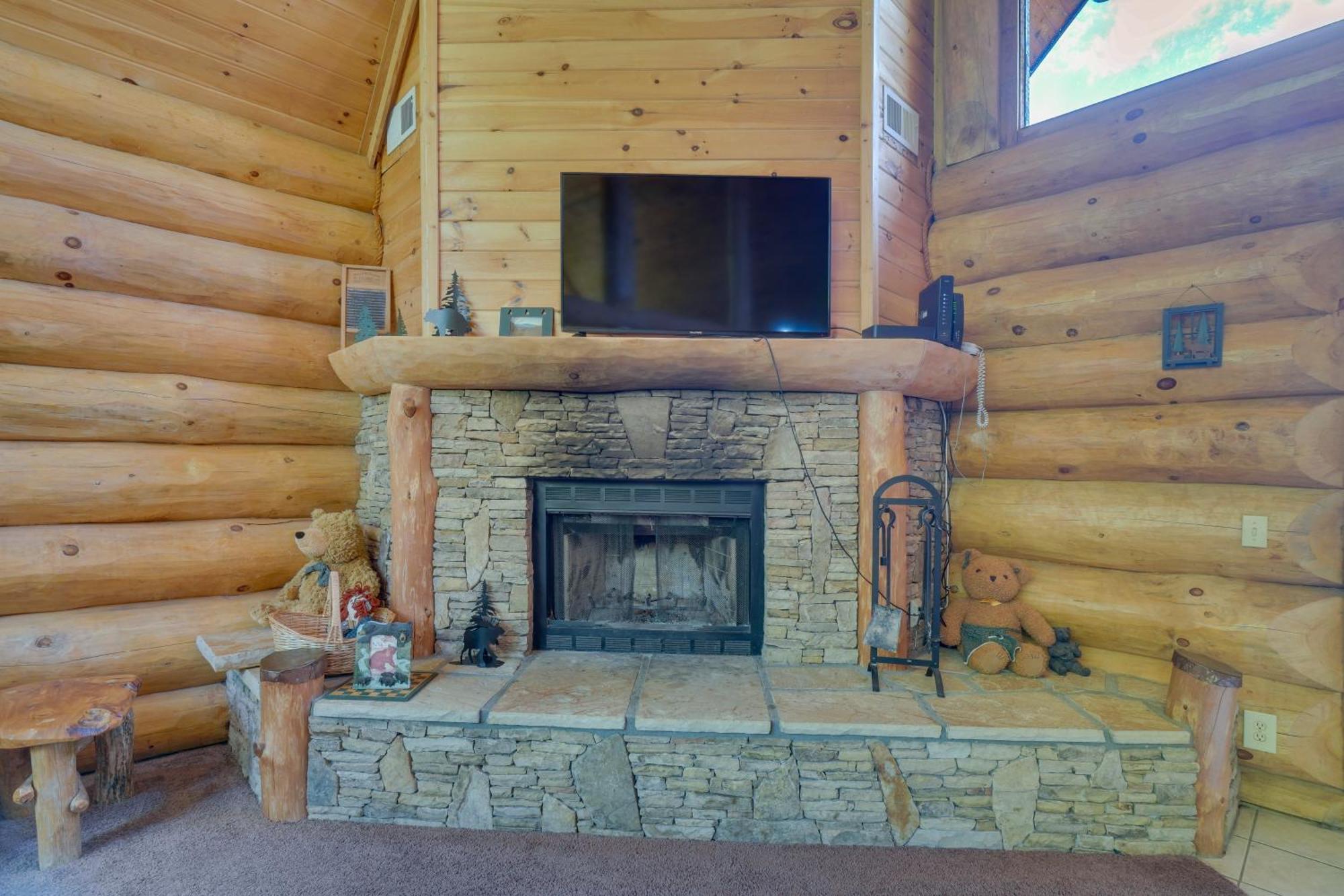 Gatlinburg Cabin With Hot Tub About 11 Miles To Downtown Luaran gambar