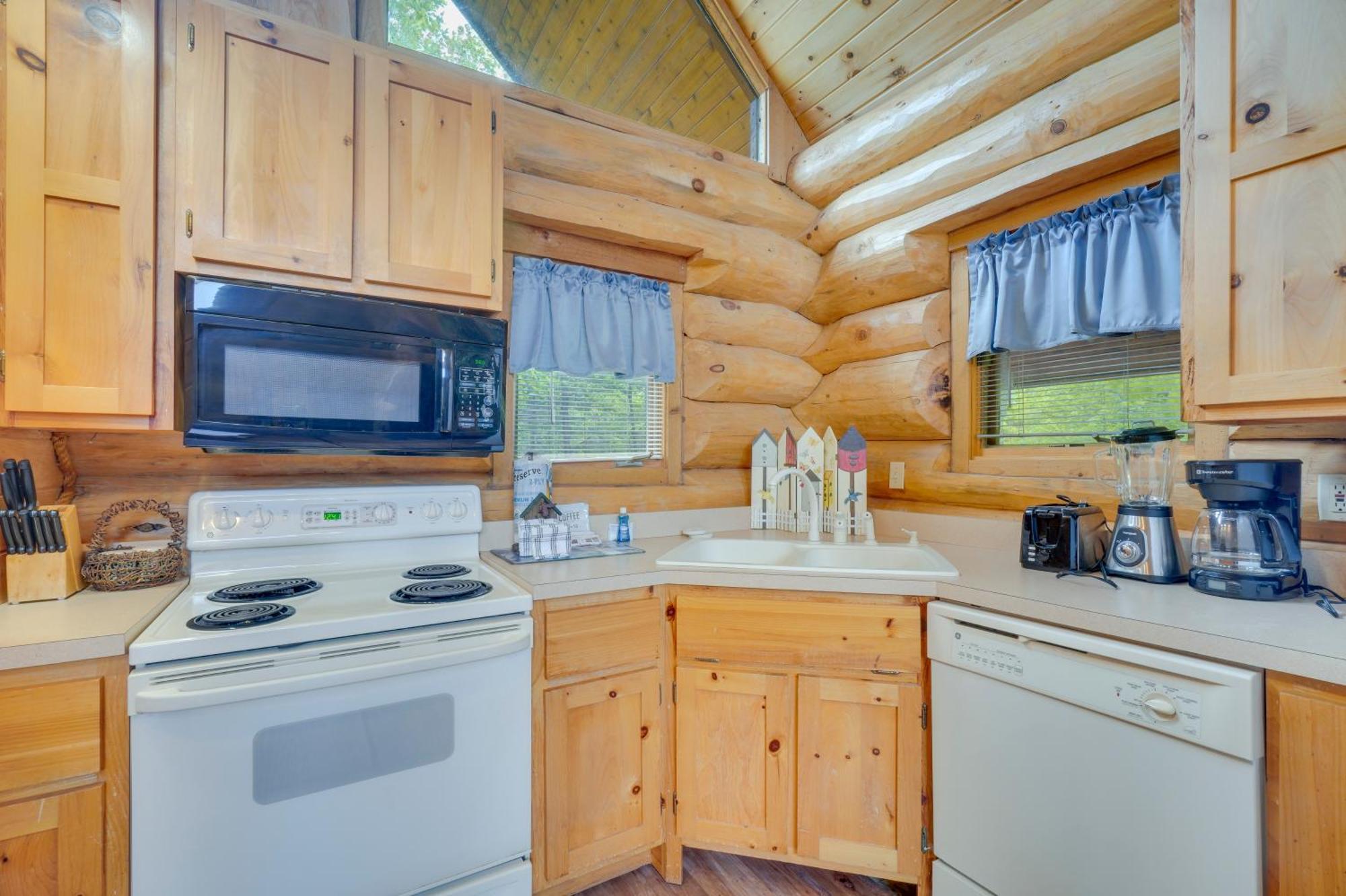 Gatlinburg Cabin With Hot Tub About 11 Miles To Downtown Luaran gambar